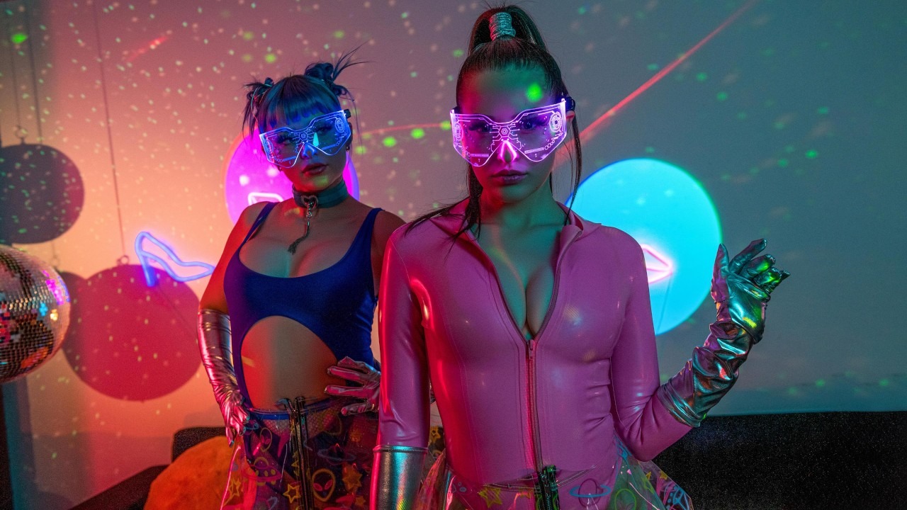 Brazzers – BrazzersExxtra – Jewelz Blu, Aubree Valentine, Xander Corvus – The Big Bang